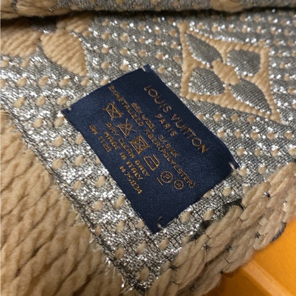 Louis Vuitton Tan and Gray Scarf - Picture 4 of 4